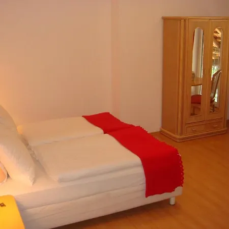 Flower Power Hotel 2*