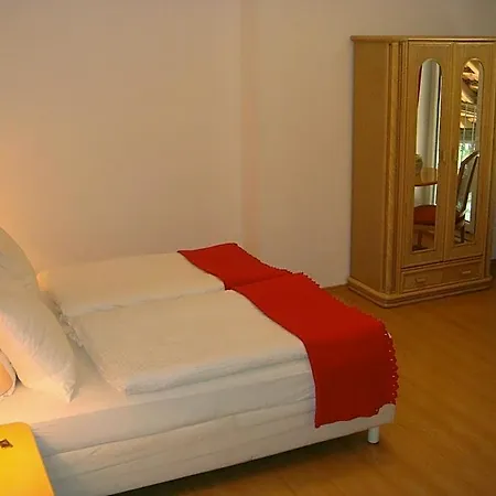 Hotel Flower Power 2*